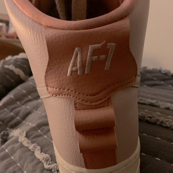 Women’s Nike Air Force 1 - Picture 2 of 5